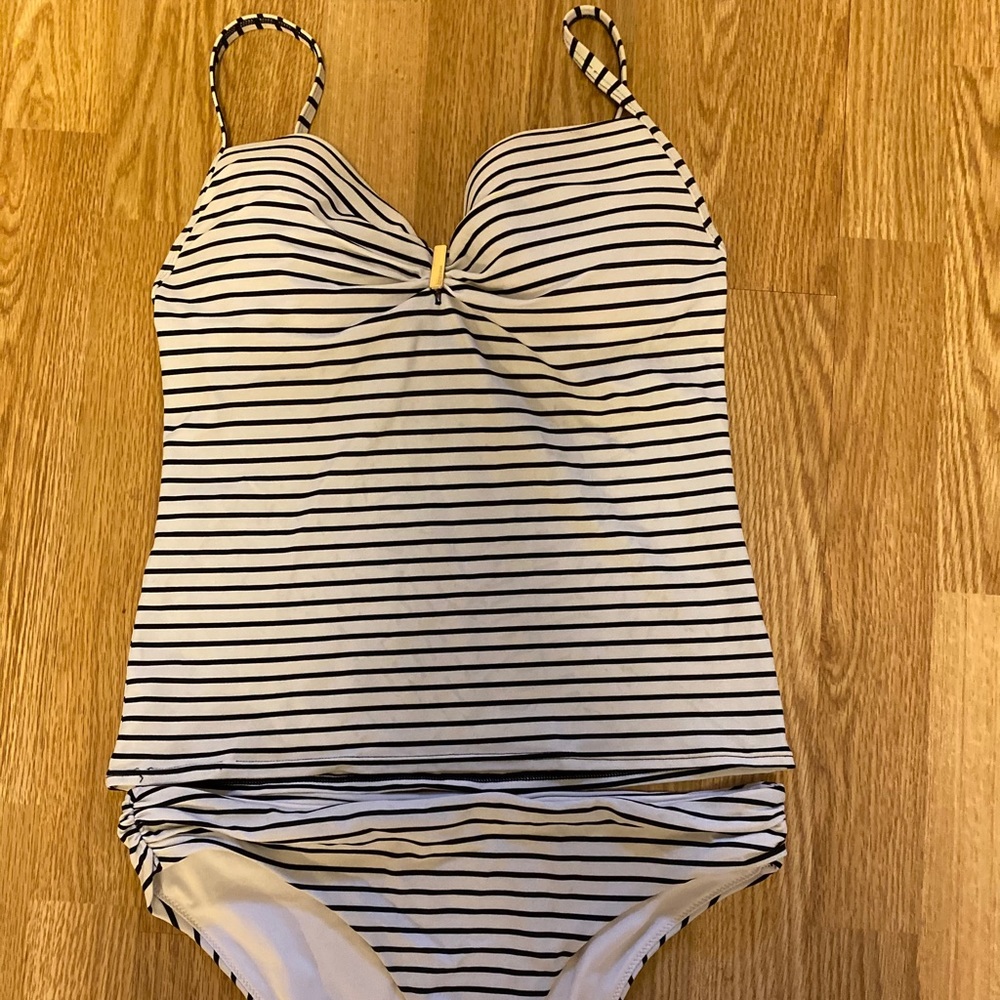 Victoria’s Secret Tankini 34C and bikini bottoms M